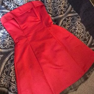 Red sleeveless dress